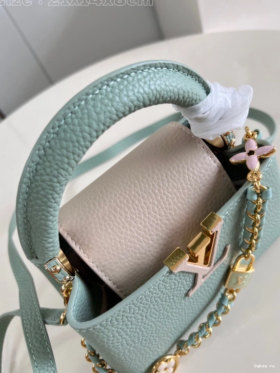 MINI-21*14*8CM CAPUCINES LOUIS VUITTON 0814